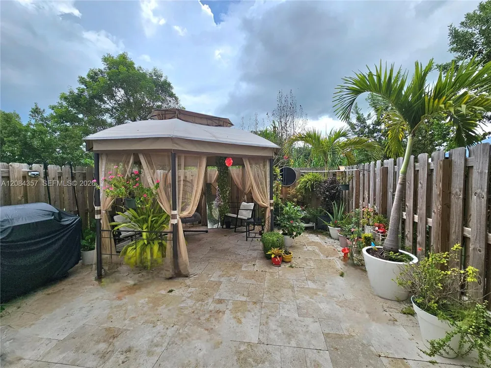 300 NE 12th St Florida City, FL 33034