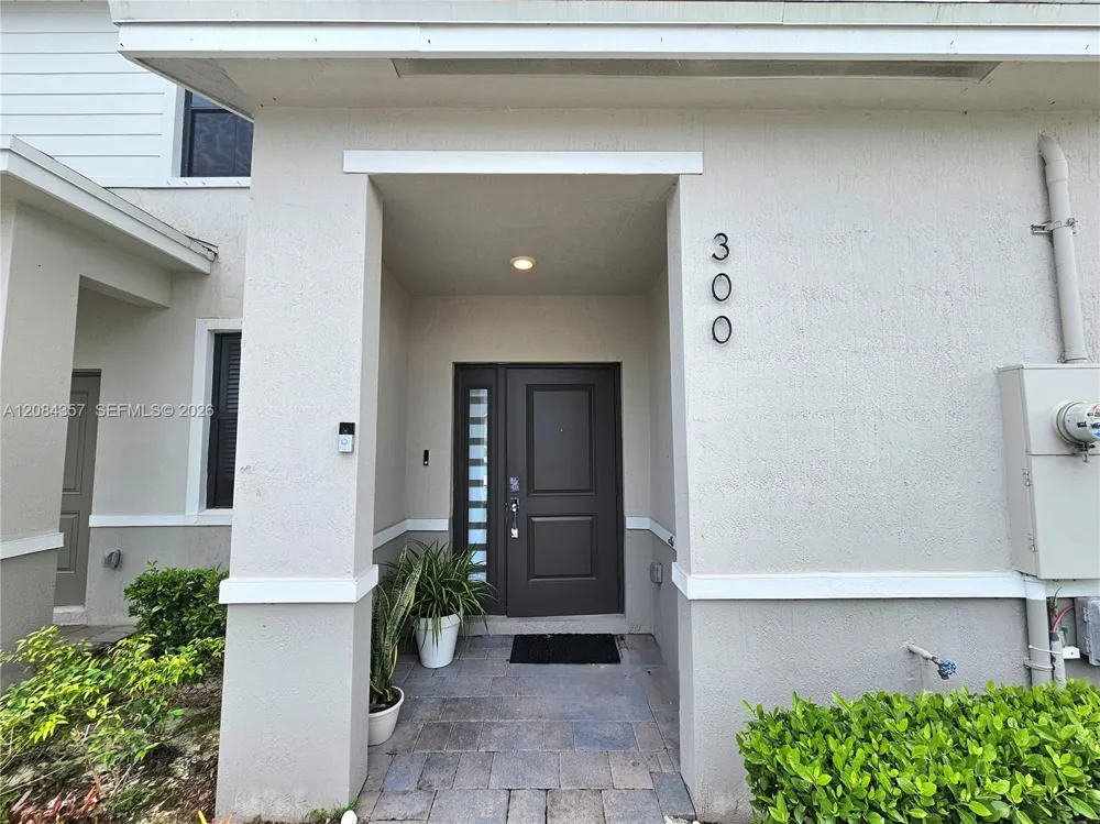 300 NE 12th St Florida City, FL 33034