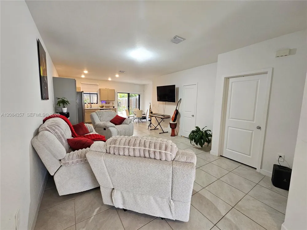 300 NE 12th St Florida City, FL 33034