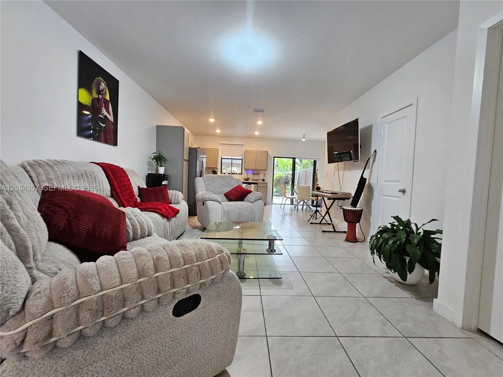300 NE 12th St Florida City, FL 33034