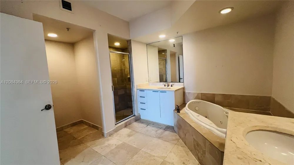 15051 Royal Oaks Ln #2302 North Miami, FL 33181
