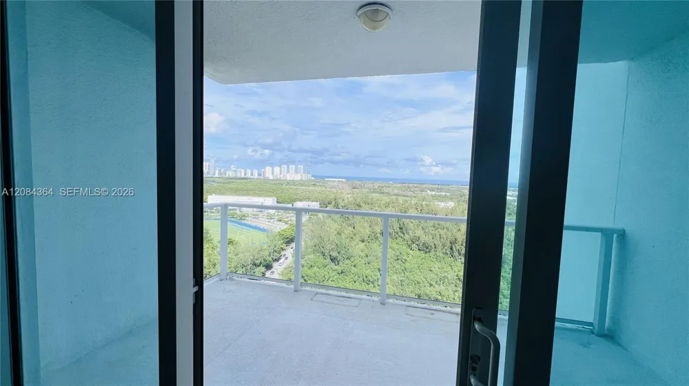 15051 Royal Oaks Ln #2302 North Miami, FL 33181