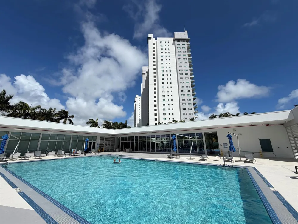 15051 Royal Oaks Ln #2302 North Miami, FL 33181