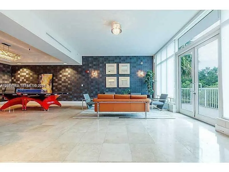 15051 Royal Oaks Ln #2302 North Miami, FL 33181