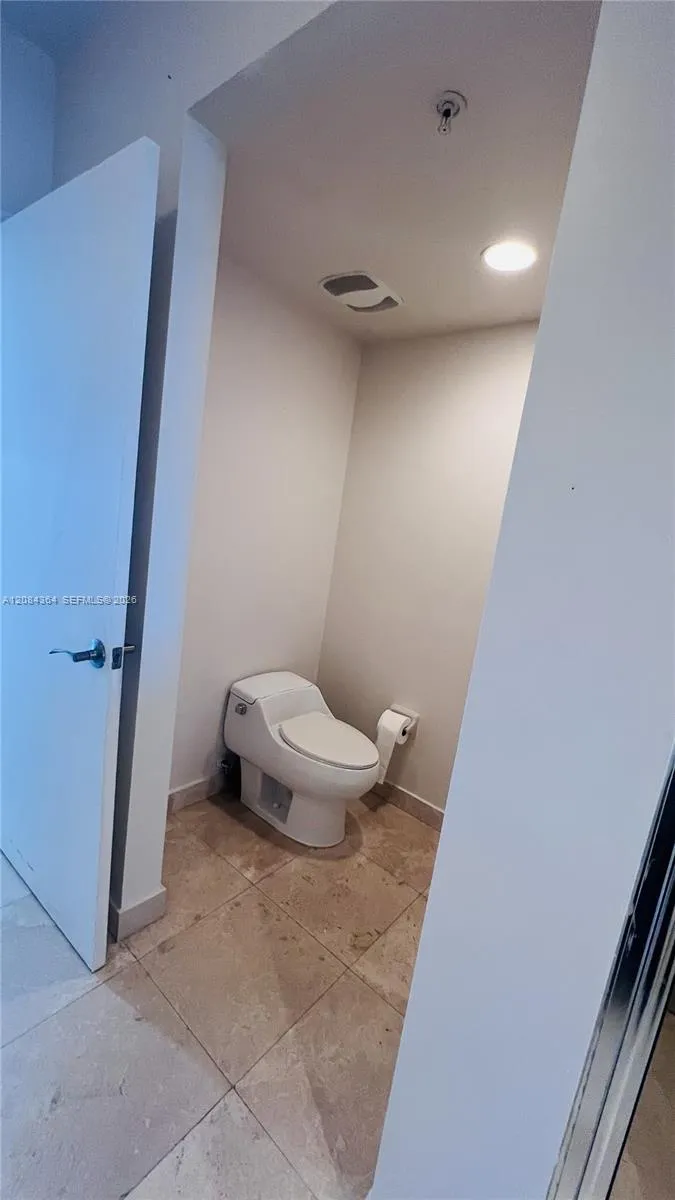 15051 Royal Oaks Ln #2302 North Miami, FL 33181