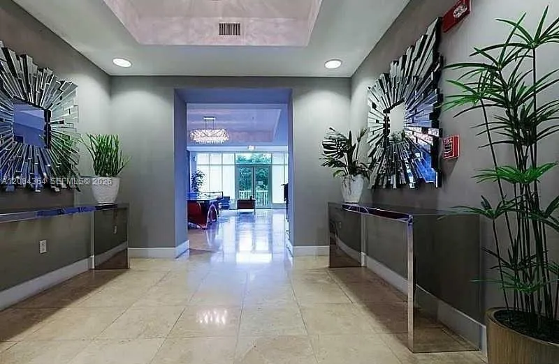 15051 Royal Oaks Ln #2302 North Miami, FL 33181