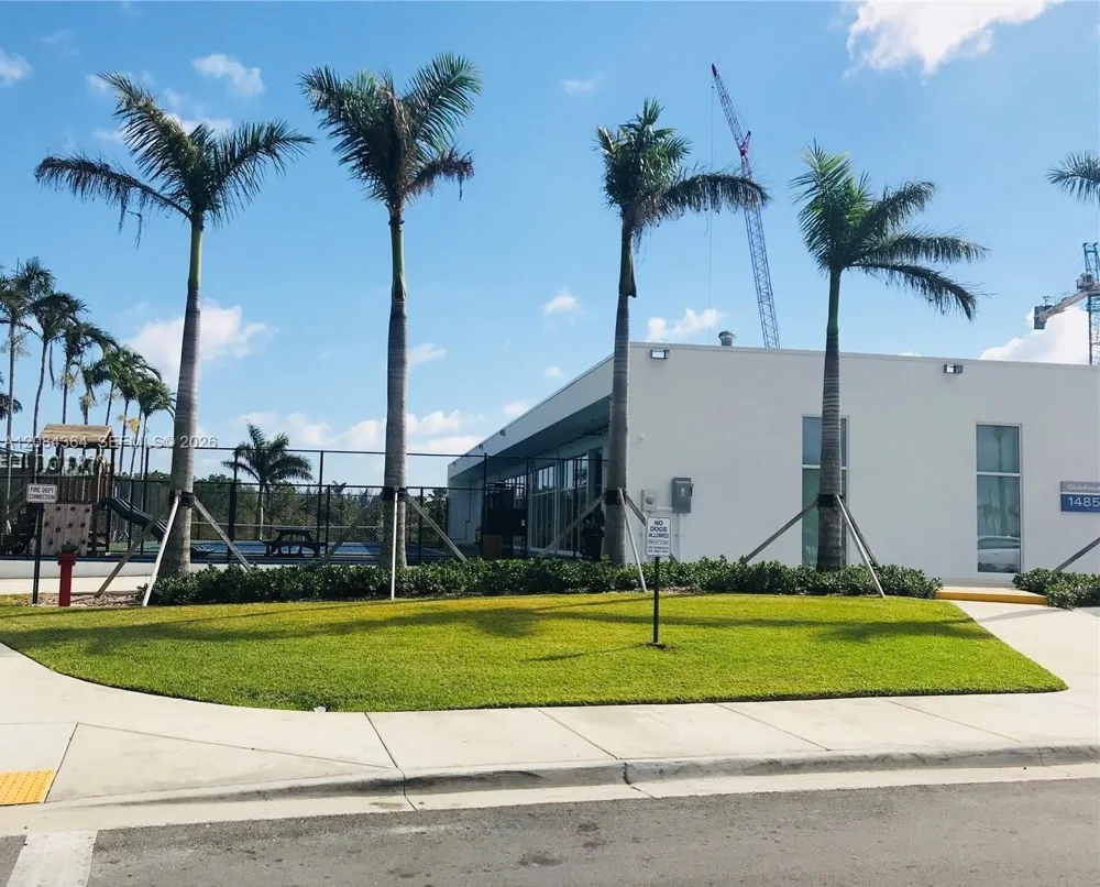 15051 Royal Oaks Ln #2302 North Miami, FL 33181