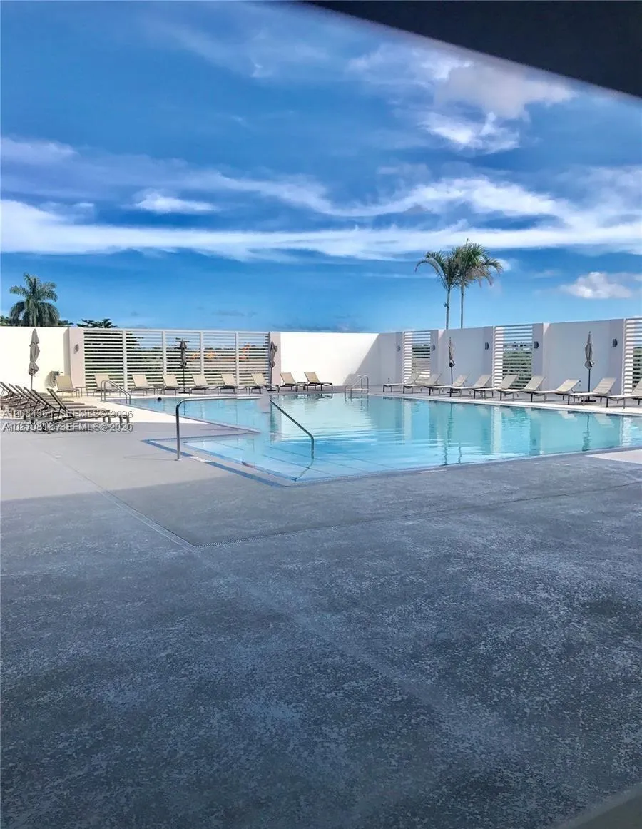 15051 Royal Oaks Ln #2302 North Miami, FL 33181