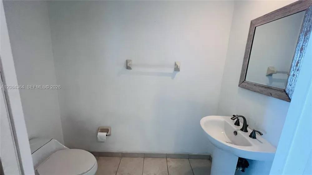 15051 Royal Oaks Ln #2302 North Miami, FL 33181