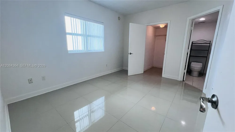 15051 Royal Oaks Ln #2302 North Miami, FL 33181