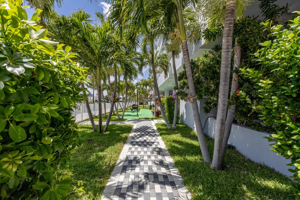 137 GOLDEN ISLES DRIVE #412 Hallandale Beach, FL 33009