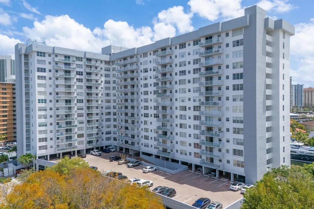 137 GOLDEN ISLES DRIVE #412 Hallandale Beach, FL 33009