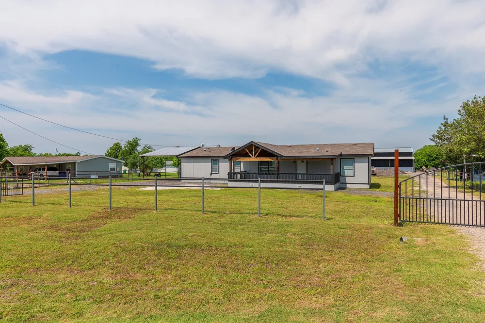 4622 County Road 1081 Princeton, TX 75407