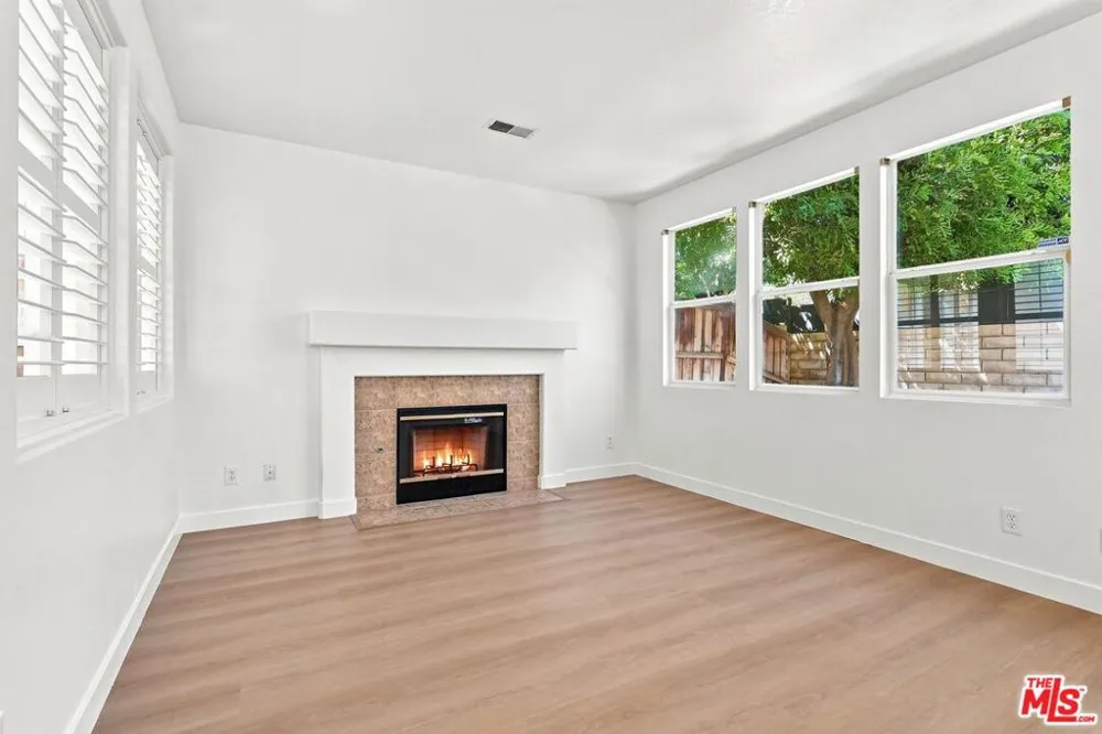19327 Ackerman Avenue Santa Clarita, CA 91321