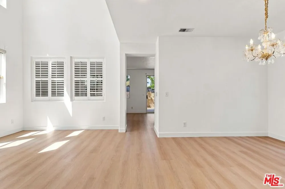 19327 Ackerman Avenue Santa Clarita, CA 91321