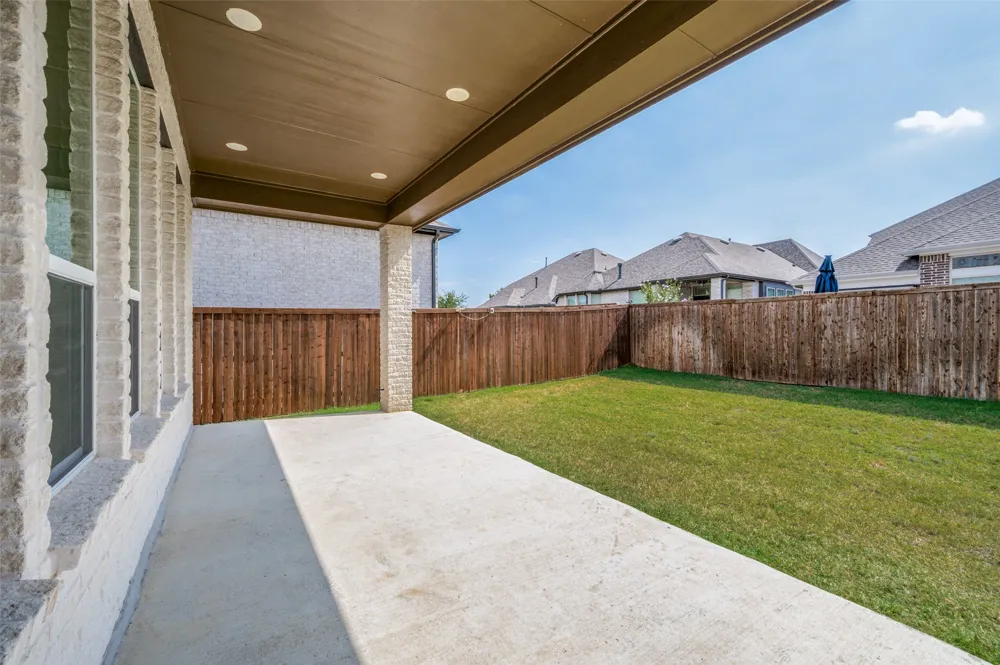 1316 Buttercup Avenue Aubrey, TX 76227