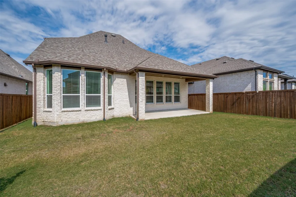 1316 Buttercup Avenue Aubrey, TX 76227