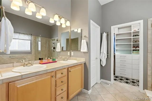 7147 S Versailles Street Aurora, CO 80016