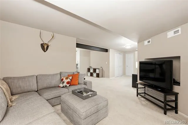 7147 S Versailles Street Aurora, CO 80016