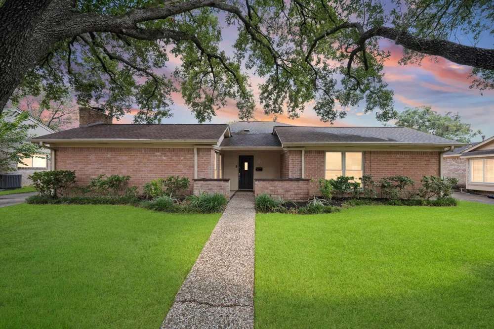 6114 Rollingbrook Drive Houston, TX 77096