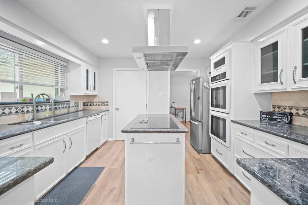 6114 Rollingbrook Drive Houston, TX 77096