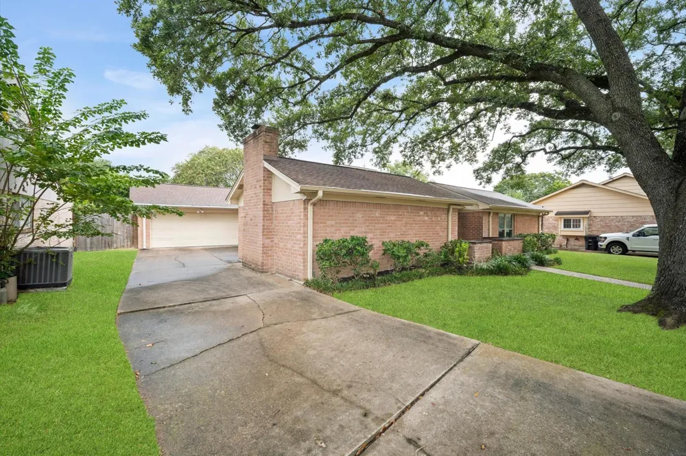 6114 Rollingbrook Drive Houston, TX 77096