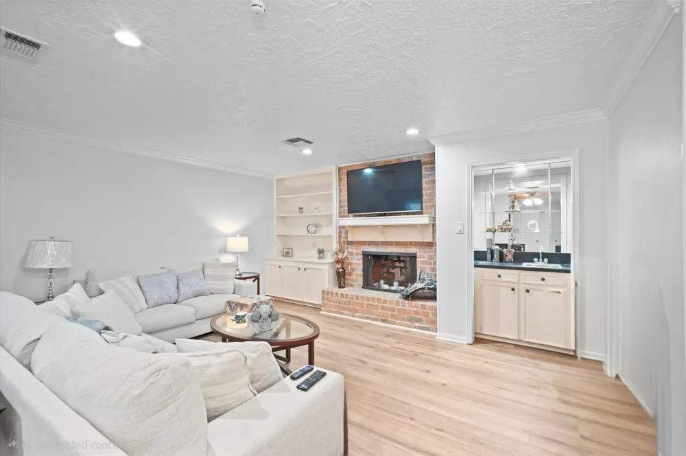 6114 Rollingbrook Drive Houston, TX 77096