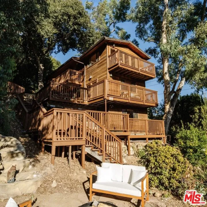517 Canon View Trail Topanga, CA 90290