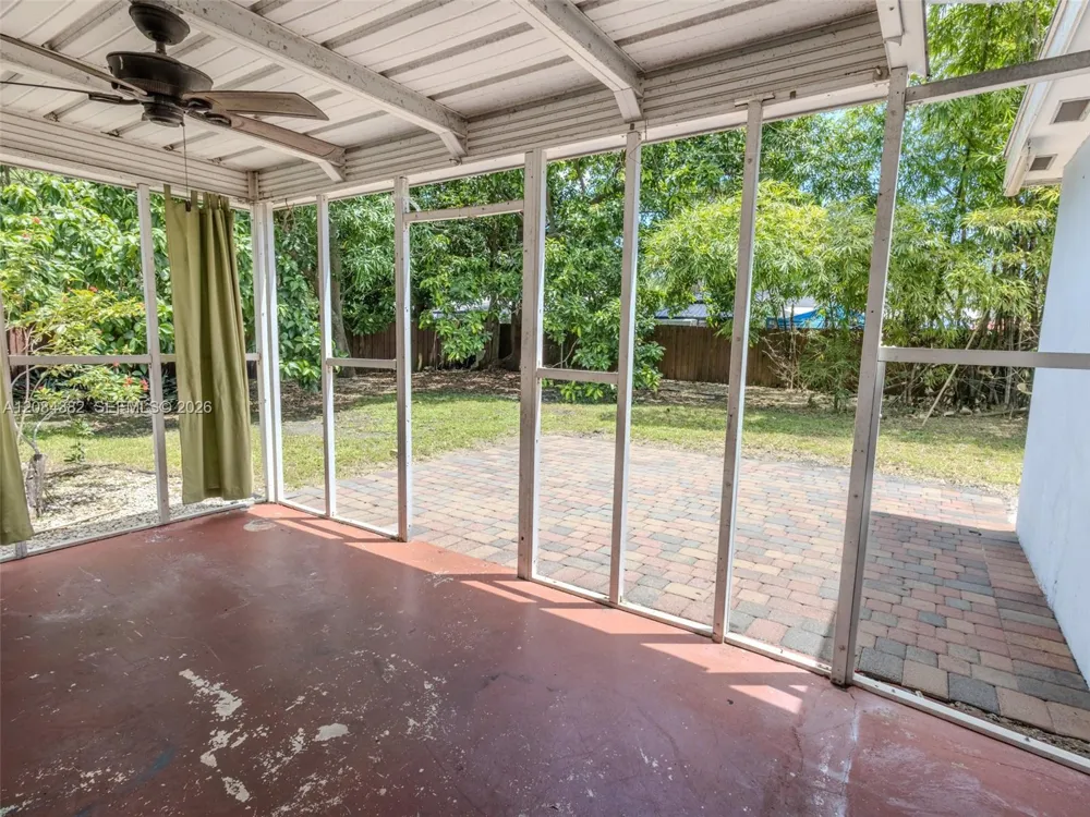 520 NE 129th St North Miami, FL 33161