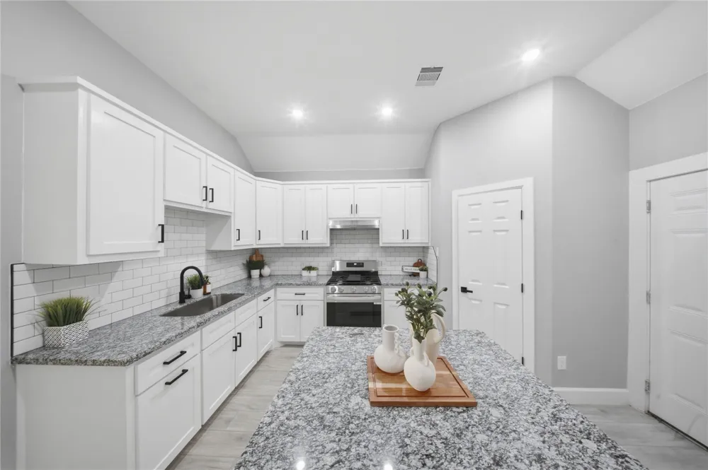 5014 E Meadow Drive Deer Park, TX 77536
