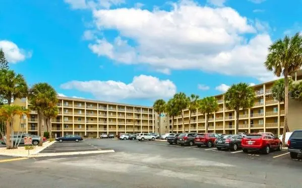 3753 LAKE BAYSHORE DRIVE #305 Bradenton, FL 34205