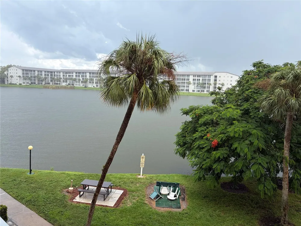 3753 LAKE BAYSHORE DRIVE #305 Bradenton, FL 34205