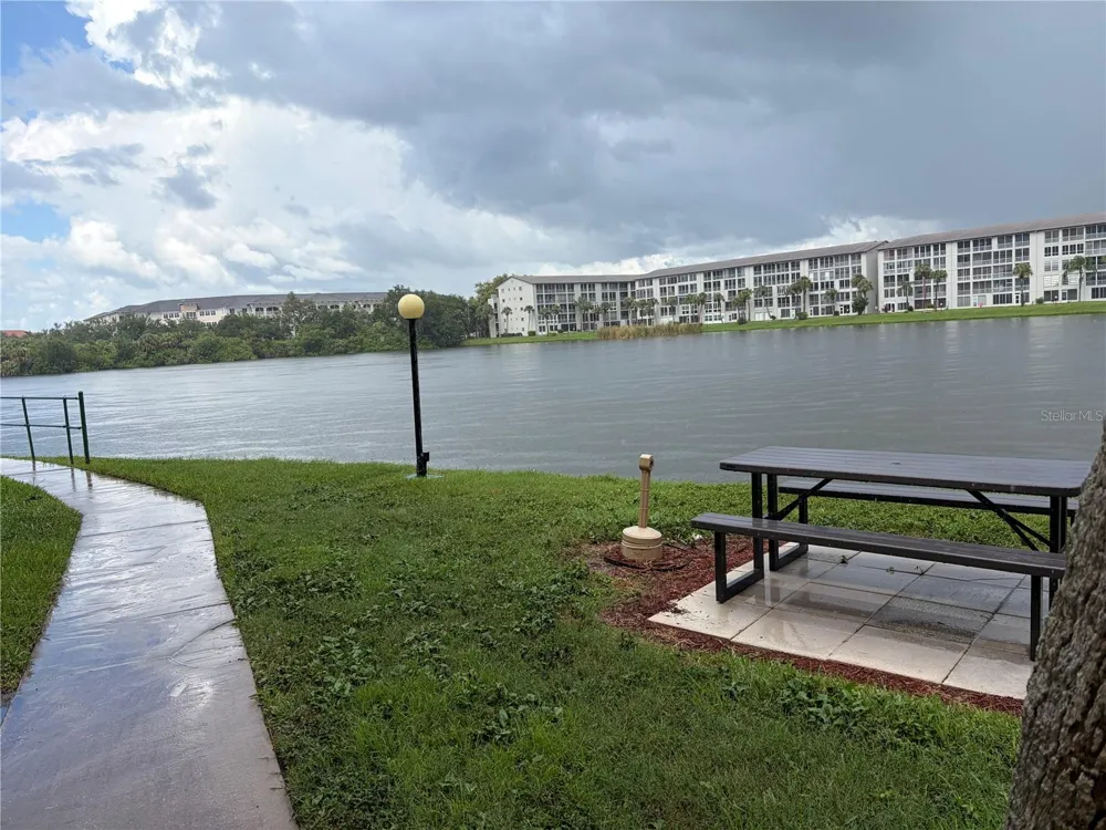 3753 LAKE BAYSHORE DRIVE #305 Bradenton, FL 34205