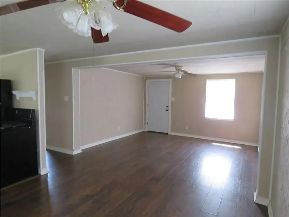 203 S Kouns Street Cleburne, TX 76031