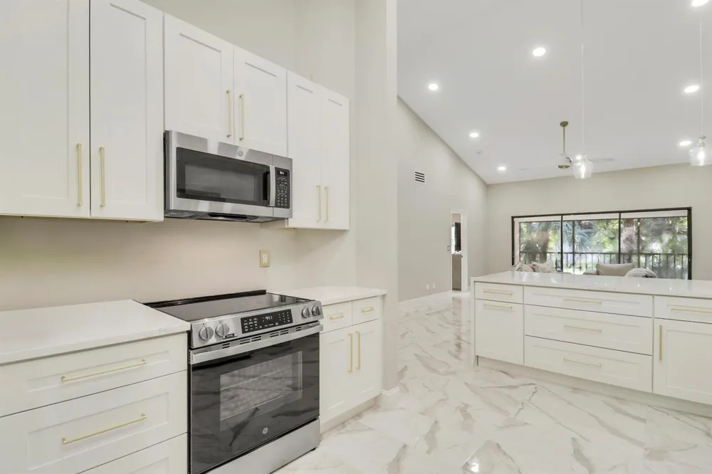 1143 Duncan Circle #202 Palm Beach Gardens, FL 33418