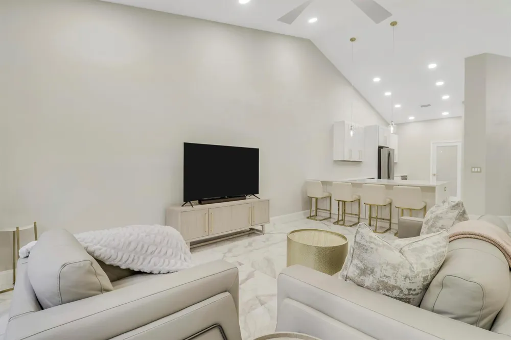 1143 Duncan Circle #202 Palm Beach Gardens, FL 33418