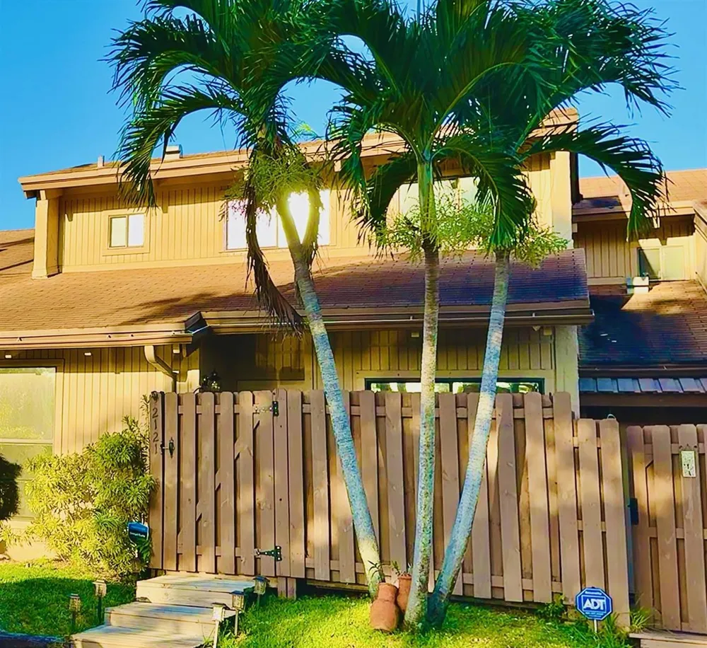 2121 SW 82ND AVENUE Davie, FL 33324