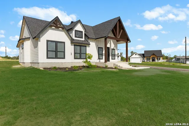 16911 Rancho Escondido Atascosa, TX 78002