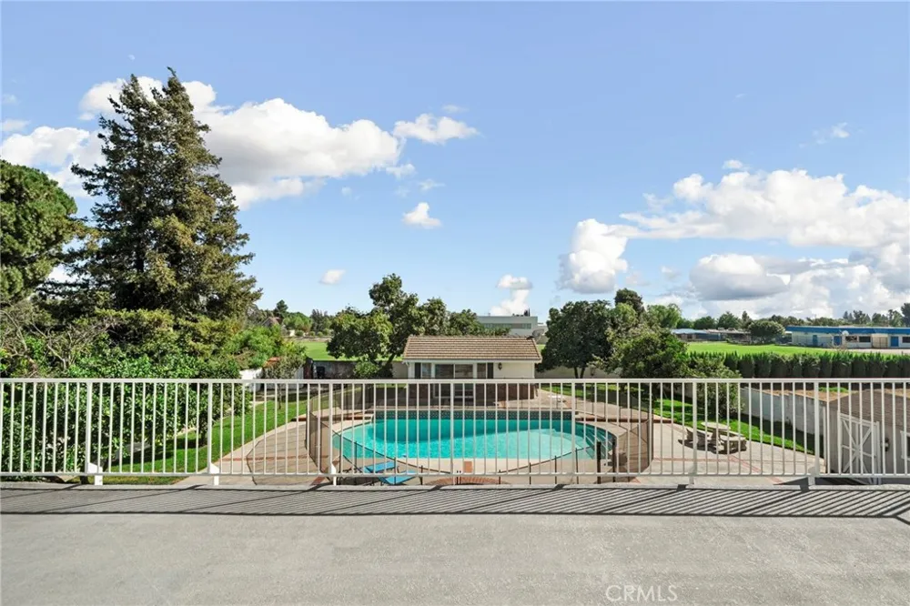 162 W Buffington Upland, CA 91784
