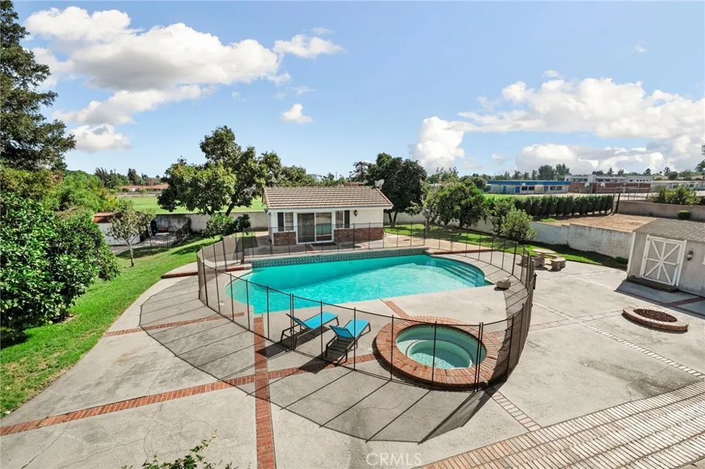 162 W Buffington Upland, CA 91784