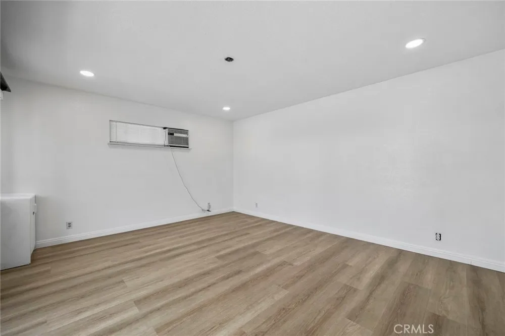162 W Buffington Upland, CA 91784
