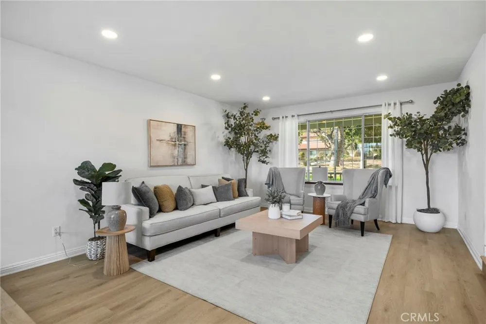 162 W Buffington Upland, CA 91784