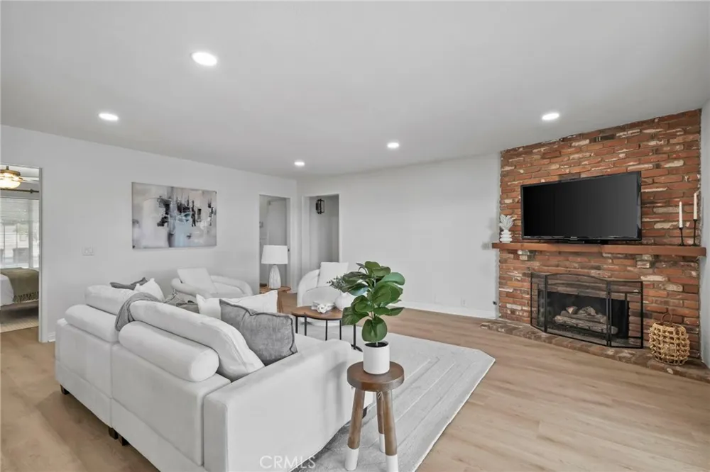 162 W Buffington Upland, CA 91784