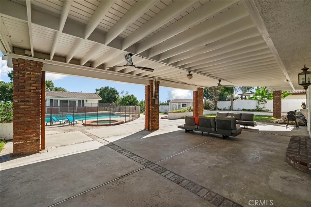 162 W Buffington Upland, CA 91784