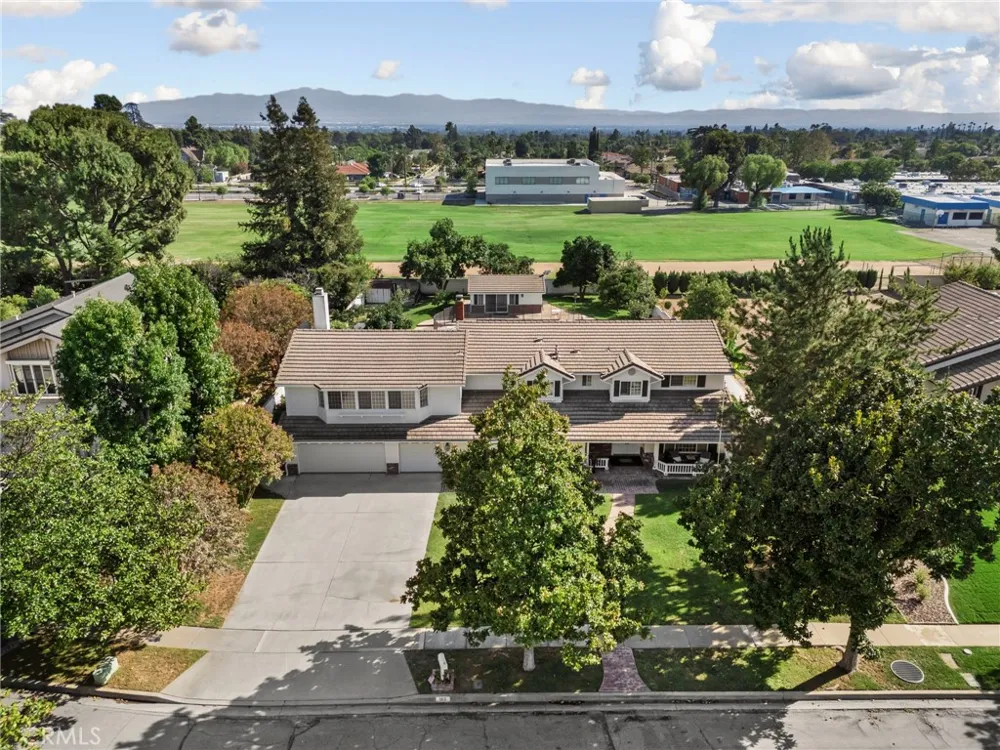 162 W Buffington Upland, CA 91784