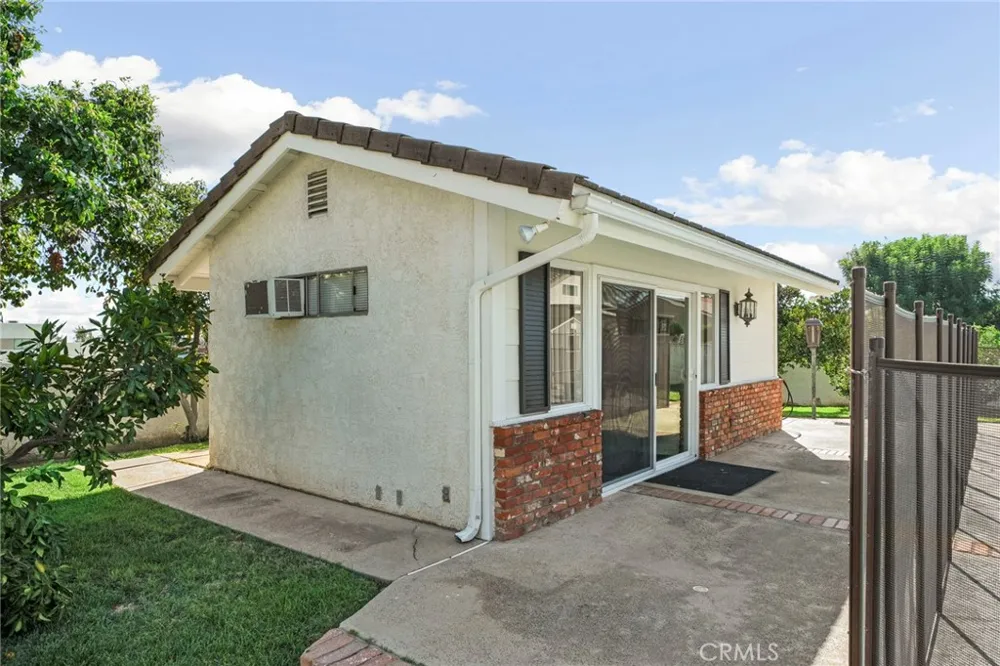162 W Buffington Upland, CA 91784