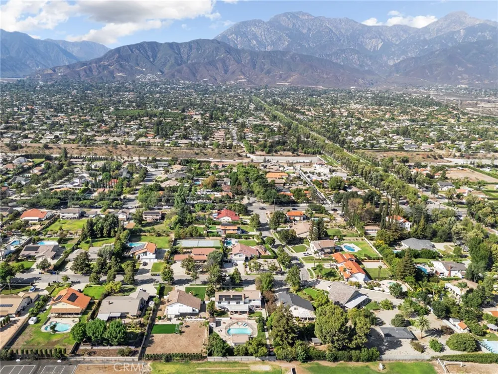 162 W Buffington Upland, CA 91784
