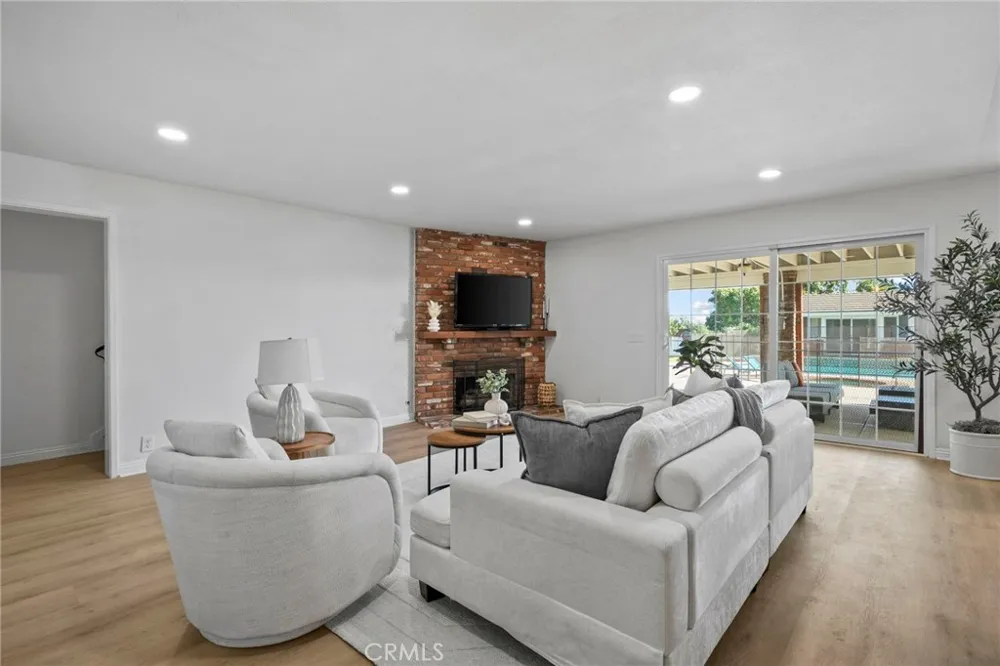 162 W Buffington Upland, CA 91784