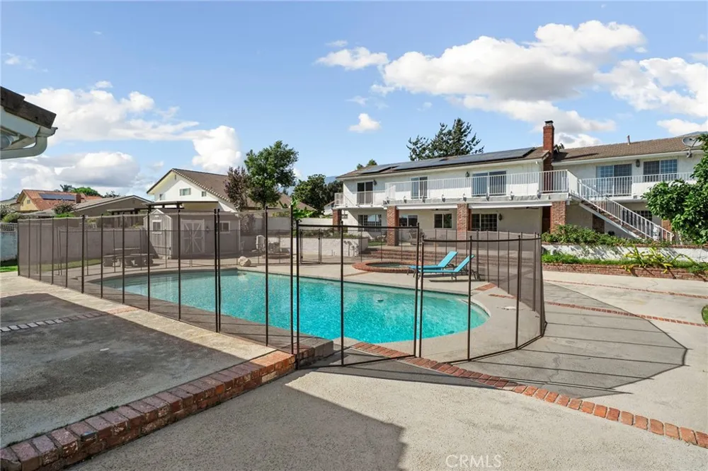 162 W Buffington Upland, CA 91784