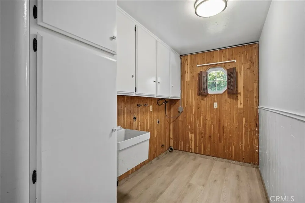 162 W Buffington Upland, CA 91784